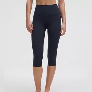 Lululemon Align High-Rise Crop 21. Size 6. Navy.